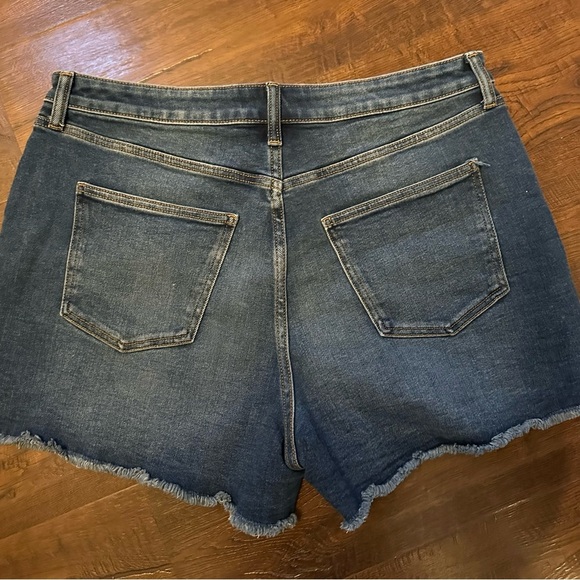 LC Lauren Conrad Cut Off Jean Shorts Size 16 NEW - Picture 2 of 4